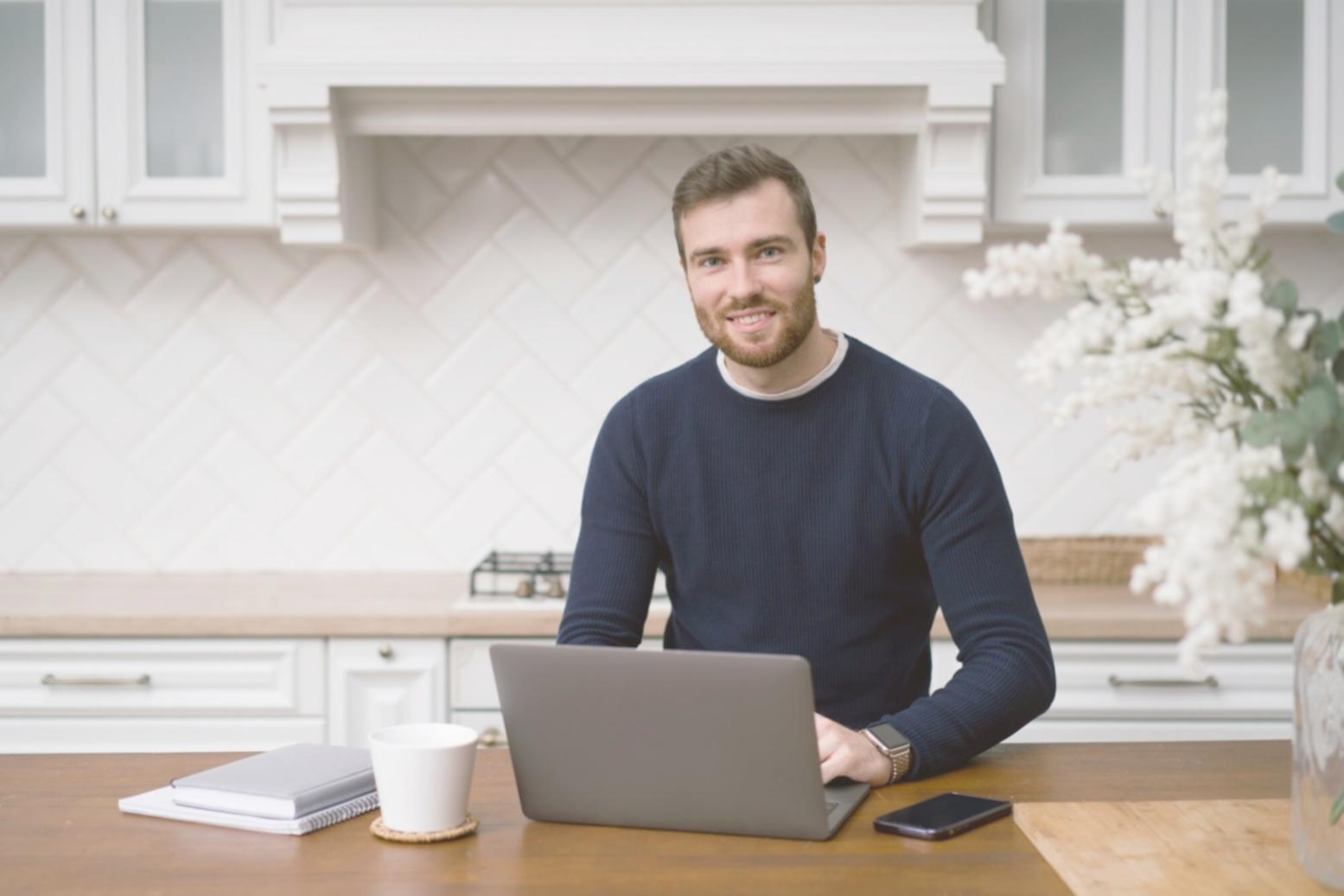 Formation interactive en petit groupe avec tableau de bord financier personnalisé